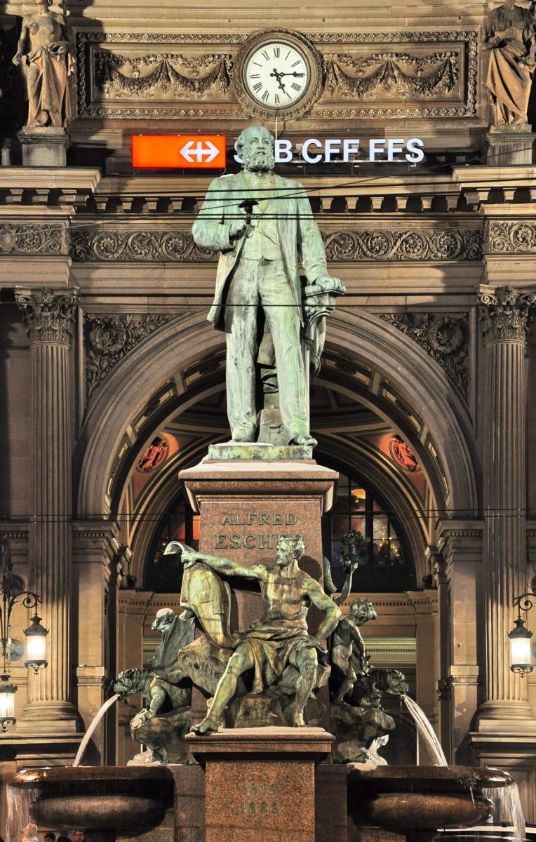 Памятник Альфреду Эшеру в Цюрихе, вид со стороны Банхофштрассе