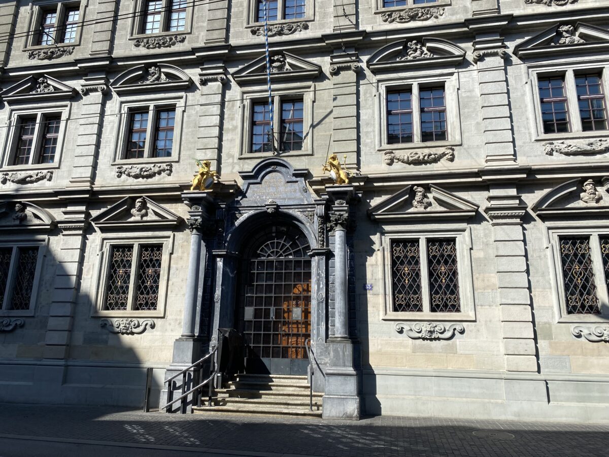 Здание городской Ратуши в Цюрихе