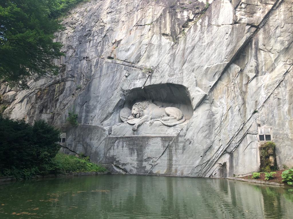 Памятник “Умирающий лев” в Люцерне